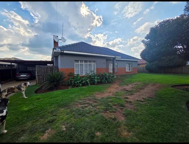 3 BEDROOM HOUSE FOR SALE IN GREENHILLS